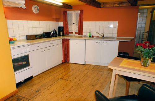 Quedlinburg Apartment | Comfortable Ferienwohnung im Damm with Family Amenities