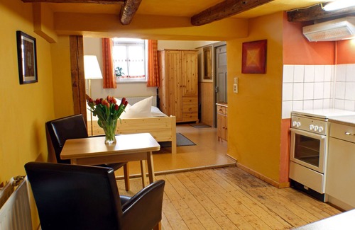 Quedlinburg Apartment | Comfortable Ferienwohnung im Damm with Family Amenities