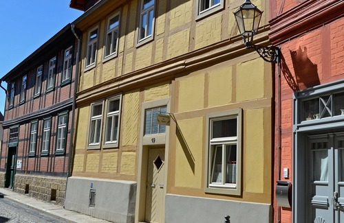 Quedlinburg Apartment | Comfortable Ferienwohnung im Damm with Family Amenities
