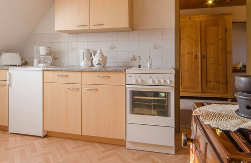 Mistelgau Apartment | Relaxing Terrace Retreat: Ferienwohnung Hertel Awaits You