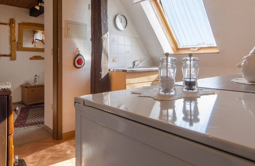 Mistelgau Apartment | Relaxing Terrace Retreat: Ferienwohnung Hertel Awaits You