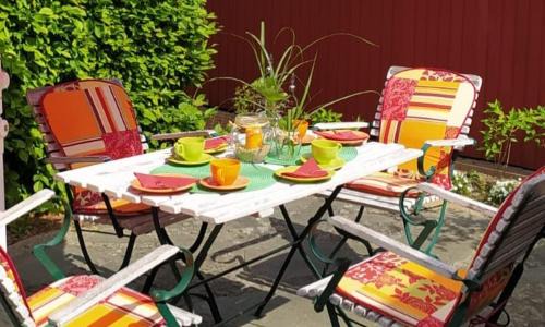 Halbendorf Apartment | Immaculate Ferienwohnung Im Grünen with Private Beach Access