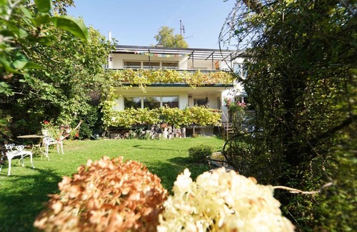 Bad Urach Apartment | Pet-Friendly Ferienwohnung im Haus Lotus with Garden Oasis