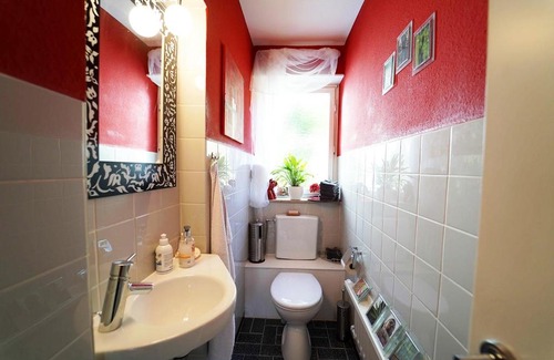 Bad Urach Apartment | Pet-Friendly Ferienwohnung im Haus Lotus with Garden Oasis