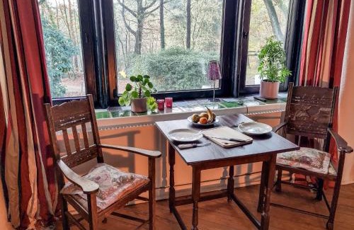 Worpswede Apartment | Family-Friendly Getaway at Ferienwohnung im Hoetger-Hof