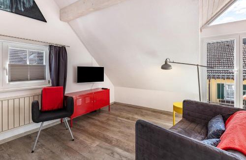 Gaienhofen Apartment | Artistic Retreat at Ferienwohnung im Künstlerhaus