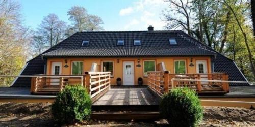 Neukloster Apartment | Scenic Getaway with Terrace and Private Lake Access