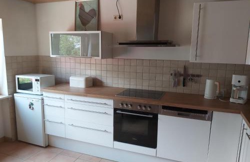 Happurg Apartment | Pet-Friendly Getaway at Ferienwohnung im Molsbachtal
