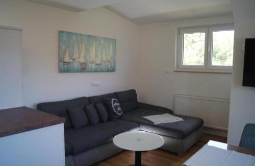 Achberg Apartment | Delightful Ferienwohnung im Obstgarten for Family Getaways