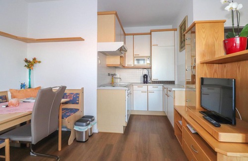 Wels Apartment | Inviting Studio Apartment in Wels with Spa & Breakfast