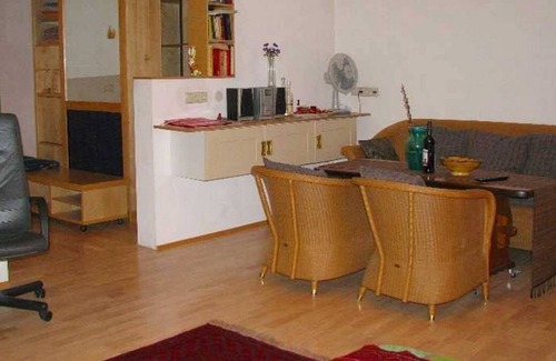 Sankt Ulrich Apartment | Central Vienna Apartment for 2-4 with Spa and Breakfast