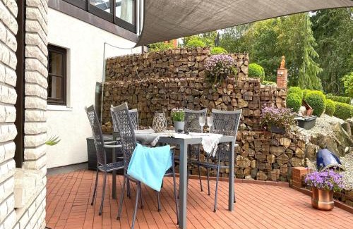 Madfeld Apartment | Cozy Garden View Apartment with Terrace in Sauerland