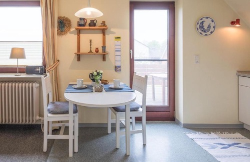 Borgsum Apartment | Charming Ferienwohnung in Borgsum: Pet and Child Friendly