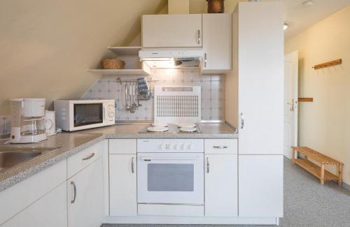 Borgsum Apartment | Charming Ferienwohnung in Borgsum: Pet and Child Friendly