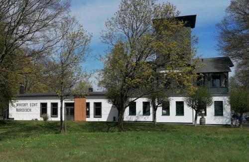 Alt Reddevitz Apartment | Discover Comfort at Ferienwohnung in der Brennerei Mönchgut