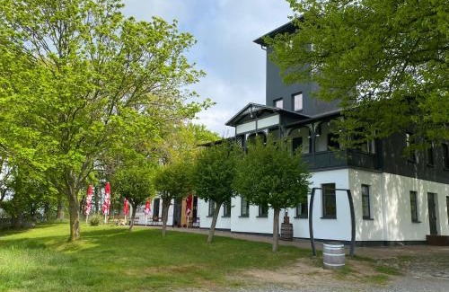 Alt Reddevitz Apartment | Discover Comfort at Ferienwohnung in der Brennerei Mönchgut