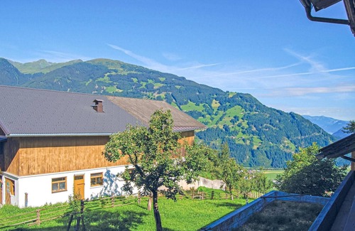 Hainzenberg Apartment | Family-Friendly 2 Bedroom Stay in Hainzenberg with Spa
