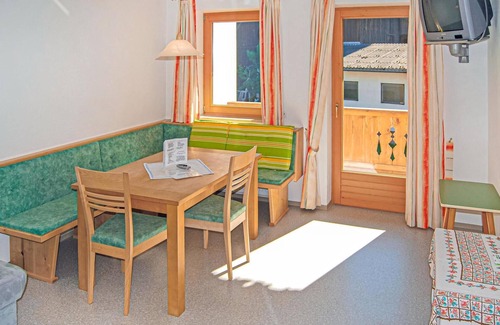 Hainzenberg Apartment | Family-Friendly 2 Bedroom Stay in Hainzenberg with Spa