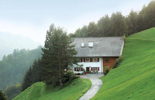Blons Apartment | Peaceful Retreat: Ferienwohnung In Ruhiger Lage for Families