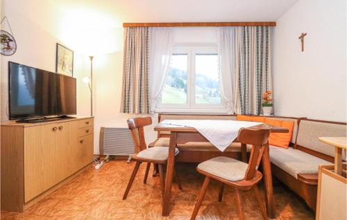 Blons Apartment | Peaceful Retreat: Ferienwohnung In Ruhiger Lage for Families