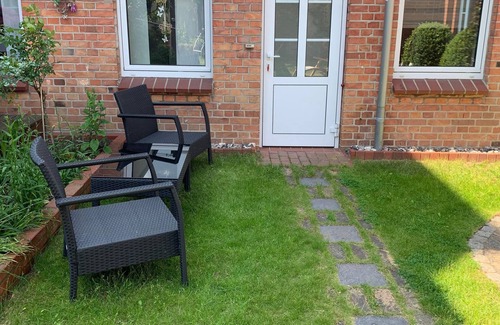 Teterow Apartment | Top-Rated Ferienwohnung in Stadtmitte with Breakfast & Kitchen