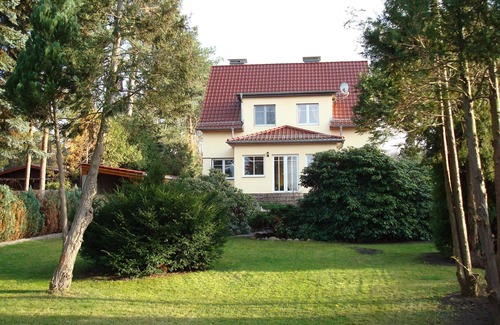 Brandenberg Apartment | Scenic Lakeview Retreat with Pool and Family-Friendly Perks