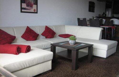 Niedersfeld Apartment | Charming Ferienwohnung Inge Steinrücken - 4-Star Family Haven