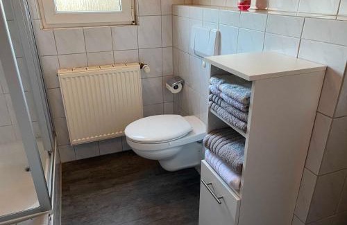 Rhauderfehn Apartment | Family-Friendly Retreat at Ferienwohnung Iris Hinrichs