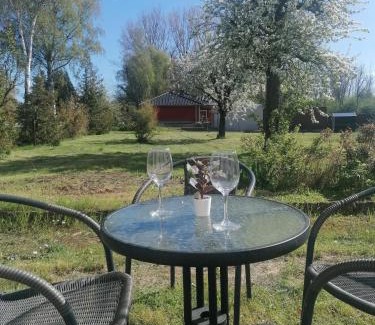 Blumenberg Apartment | Cozy Ferienwohnung IV Sarrebriese with Breakfast & Family Amenities