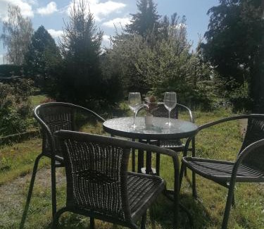 Blumenberg Apartment | Cozy Ferienwohnung IV Sarrebriese with Breakfast & Family Amenities