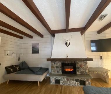 Buerserberg Apartment | Charming Ferienwohnung Jägerheim: Child-Friendly Retreat