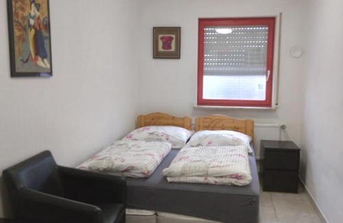 Zirndorf Apartment | Cozy Ferienwohnung J10-5 Near Playmobil Funpark Nürnberg