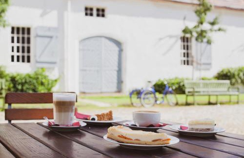Dahlem Apartment | Family-Friendly Ferienwohnung Jagdschloss Grunewald Escape