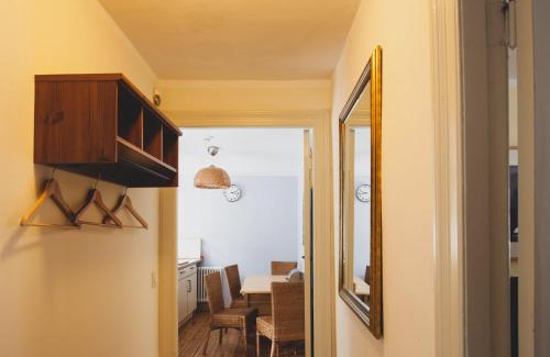 Dahlem Apartment | Family-Friendly Ferienwohnung Jagdschloss Grunewald Escape