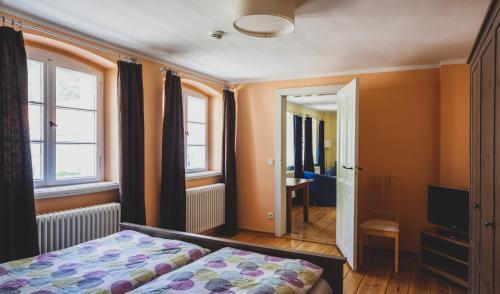 Dahlem Apartment | Family-Friendly Ferienwohnung Jagdschloss Grunewald Escape