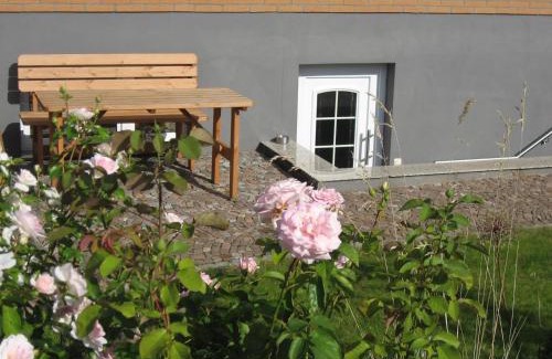 Zollnitz Apartment | Inviting Ferienwohnung Jena-Zoellnitz with Pool & Ocean View