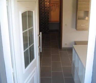 Zollnitz Apartment | Inviting Ferienwohnung Jena-Zoellnitz with Pool & Ocean View