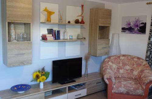 Zollnitz Apartment | Inviting Ferienwohnung Jena-Zoellnitz with Pool & Ocean View