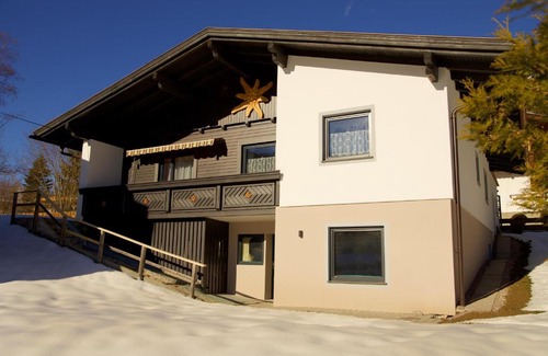 Maurach Apartment | Pet-Friendly Retreat at Ferienwohnung Jessy - Rated 9/10