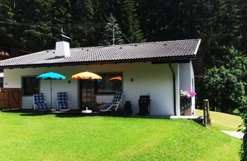 Maurach Apartment | Pet-Friendly Retreat at Ferienwohnung Jessy - Rated 9/10