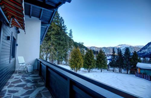 Maurach Apartment | Pet-Friendly Retreat at Ferienwohnung Jessy - Rated 9/10