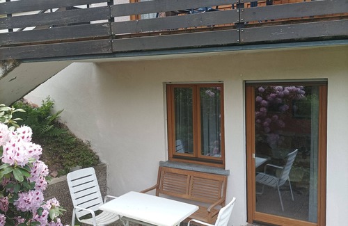 Schiltach Apartment | Cozy Ferienwohnung Joos: Perfect for Couples with Kitchen
