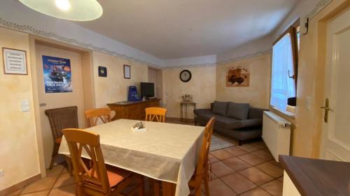 Rust House | Top-Rated Ferienwohnung Julia Metzger: Family-Friendly Stay