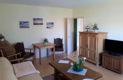 Sonsbeck Apartment | Oceanfront Family Retreat at Ferienwohnung Käthe