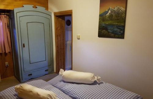 Gmund am Tegernsee Apartment | Pet-Friendly Ferienwohnung Kraihof in Gmund am Tegernsee