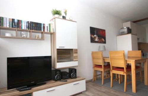 Holm Apartment | Cozy Ferienwohnung K1414 with Ocean View and Hot Tub