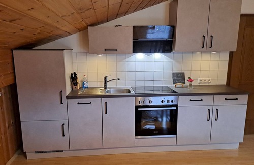 Schleching Apartment | Family-Friendly Ferienwohnung Kaiserblick with Balcony