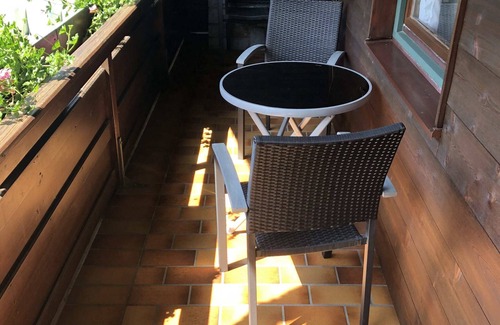 Schleching Apartment | Family-Friendly Ferienwohnung Kaiserblick with Balcony