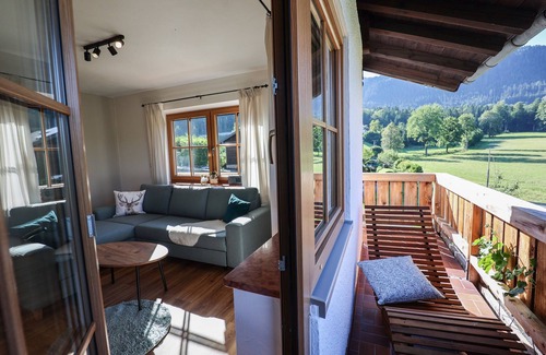 Oberau Apartment | Ideal Kehlstein Retreat for Two: Family-Friendly & Cozy