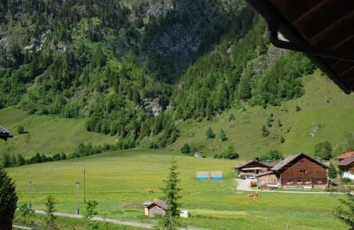 Huettschlag Apartment | Cozy Ferienwohnung Kendler: Pet & Child Friendly Retreat